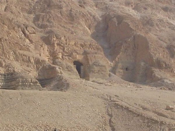 Al-Deir Al-Bahari Temple周圍1.JPG