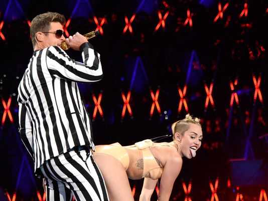 1377483237000-mileytonguebetter 1377483237000-mileytonguebetter
