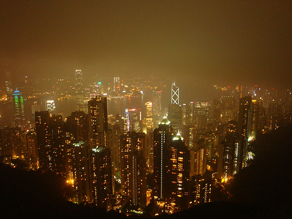 下雨的太平山夜景