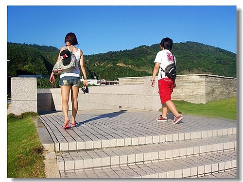 人權紀念碑地下化展示區入口