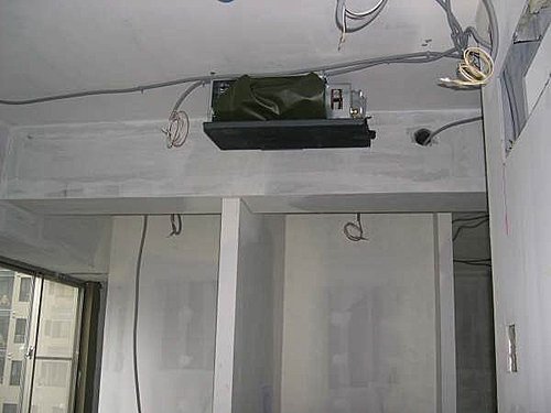 2-7.主臥一對二冷氣室內機.JPG