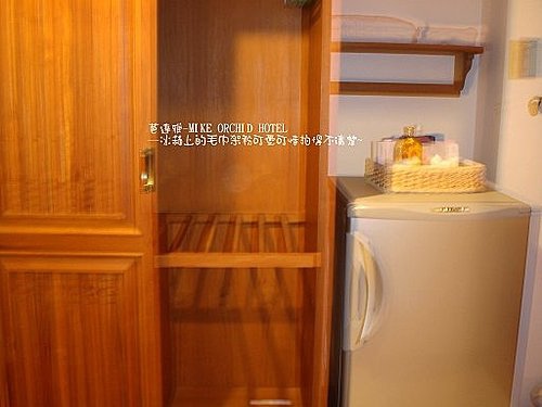 80.冰箱上的毛巾架粉可愛可惜拍得不清楚