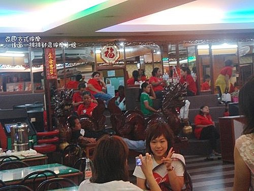 87.泰國古式按摩--後面一排排都是按摩小姐