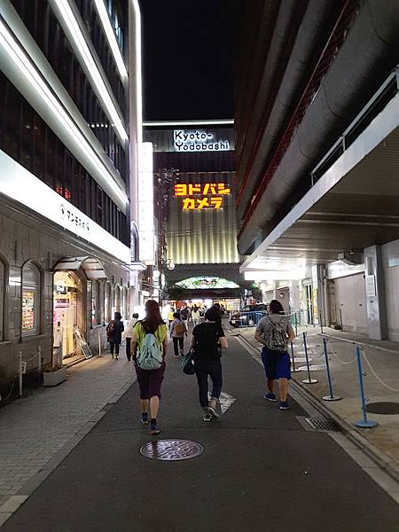 070.京都塔後方的電器城Kyoto-Yodobashi，免費按摩椅是消除疲勞的最高享受.jpeg