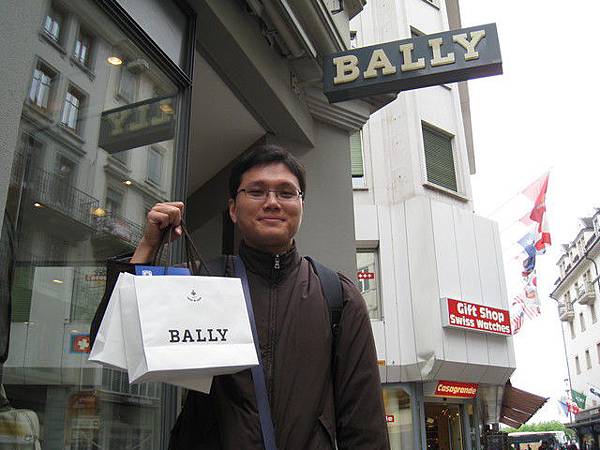 大採購時間～在Bally買了皮夾！