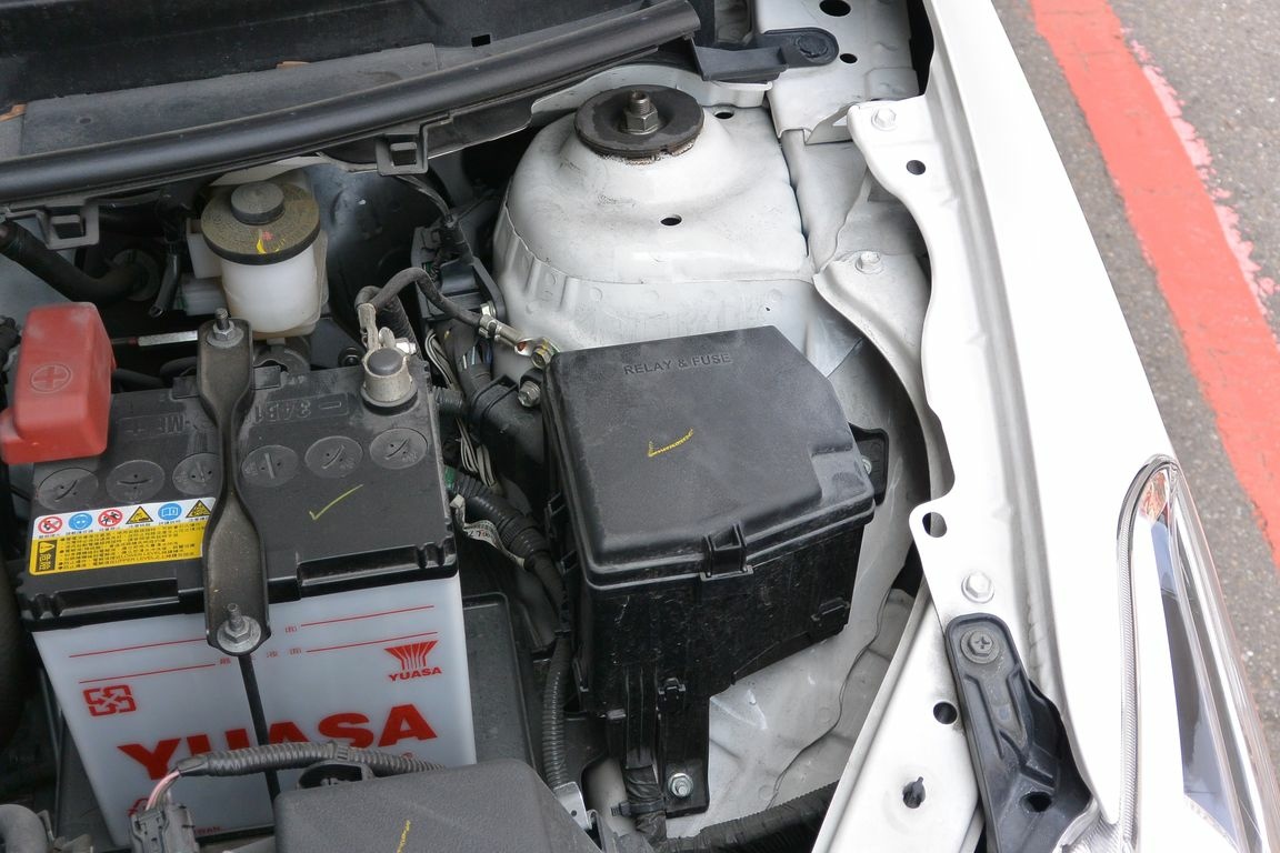 DIY〉Toyota Vios 汽車更換點煙器保險絲．超難拆