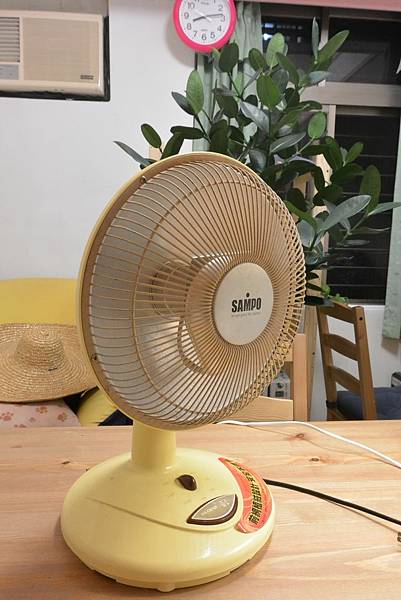 DIY〉鹵素電暖器．電線斷路．自已修好囉！