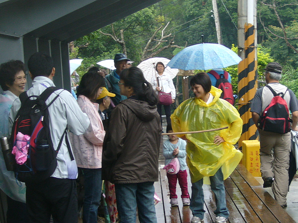 下雨天健行依然快樂    101799.JPG