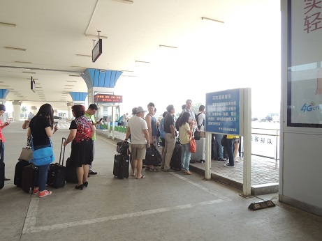 DSCN0628_在機場人等計程車.jpg DSCN0628_在機場人等計程車.jpg