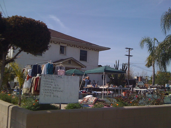 yardsale1