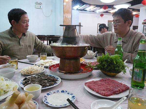 老爸請我們吃晚餐....冬天必備的火鍋大餐