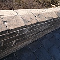 長城雖然是重要古蹟，但是城牆上盡是遊客的留念簽名