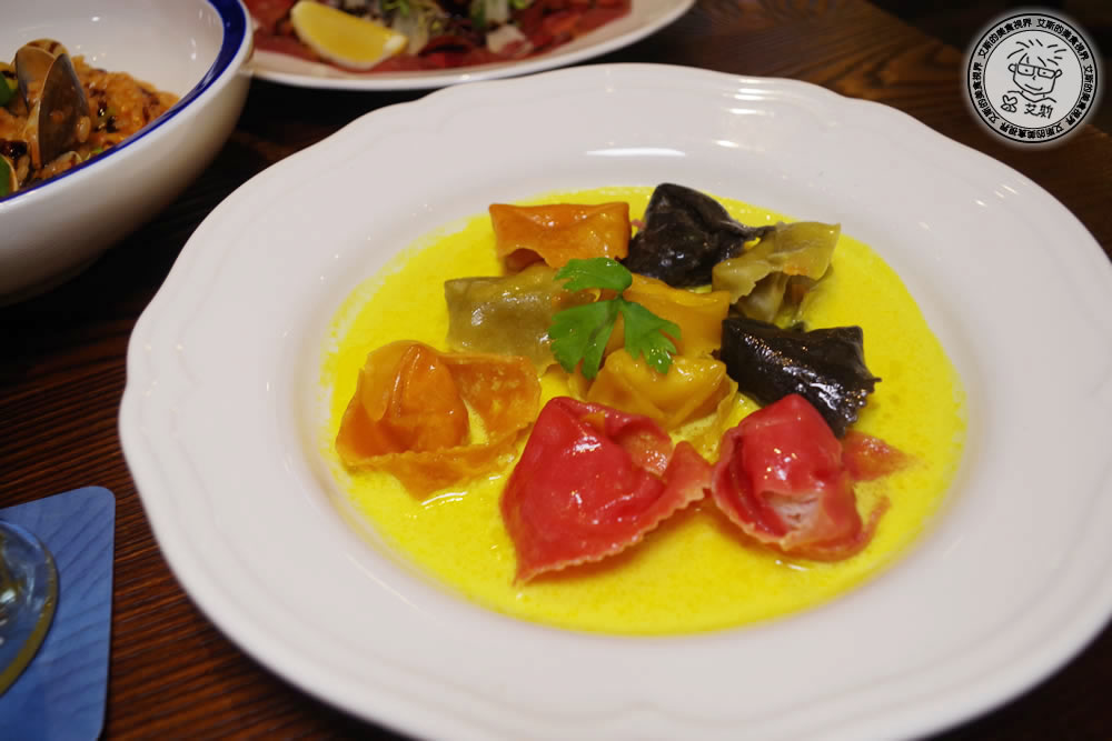 2-餐點-貢多拉海鮮船型餃+奶油番紅花醬0.jpg