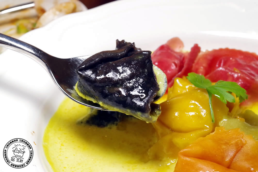 2-餐點-貢多拉海鮮船型餃+奶油番紅花醬1.jpg