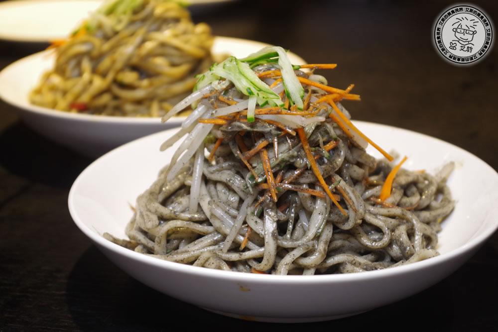 黑芝麻麵.jpg 黑芝麻麵.jpg