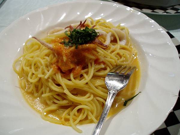 茜的主菜:明太子義大利麵 有海鮮有一種說不出的奇妙....