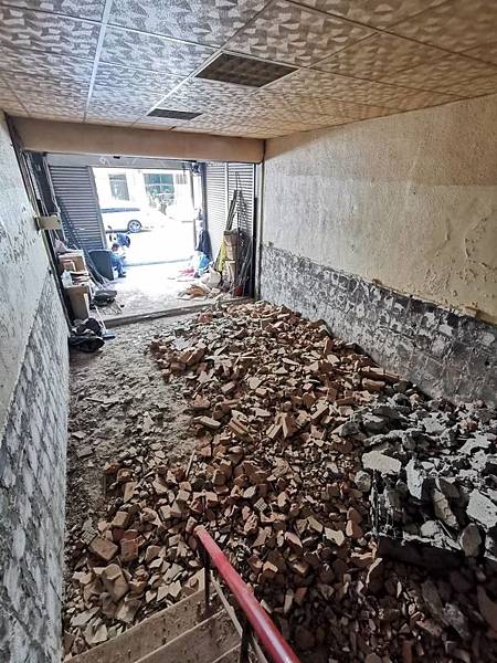 01-1F內樓梯向外.jpg 01-1F內樓梯向外.jpg