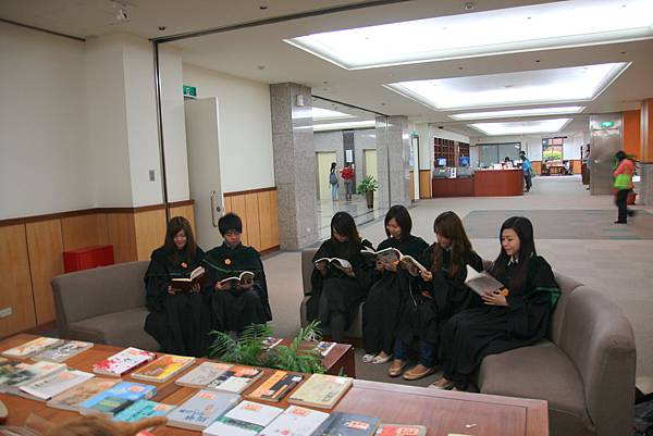 有點假掰的闖進總圖...