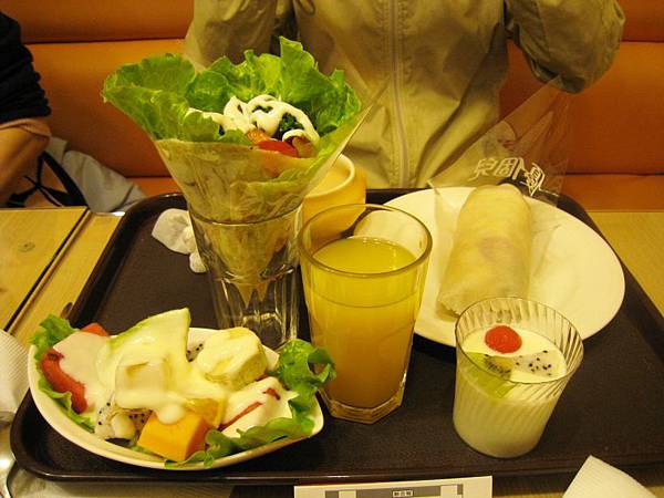 雙餅餐與鮮果優格沙拉