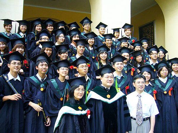 94級畢業生與師長