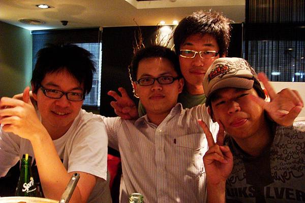 冠傑、彥智、小櫻、煒哲 