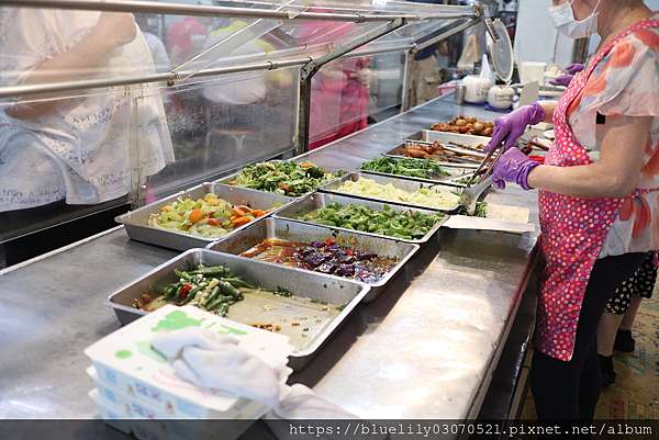 台北信義區 阿忠自助餐便當店 排隊人潮不斷ron Lily Ron Lily的部落格 痞客邦