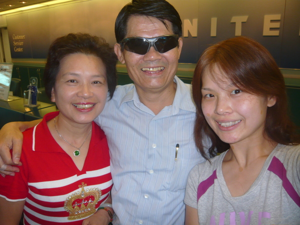 Pei and her parents in Taiwan Taoyuan International Airport