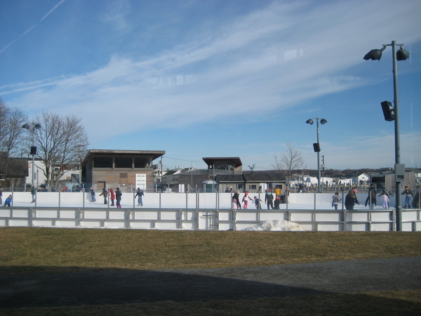 溜冰場～太陽雖然高掛，氣溫卻在攝氏零度左右