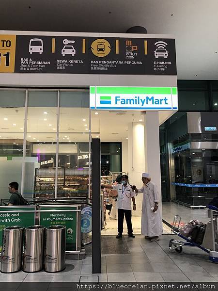 APP叫車系統在KLIA2搭乘位置L1 Door 4 或 5