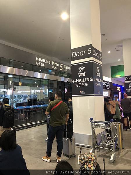 APP叫車系統在KLIA2搭乘位置L1 Door 4 或 5