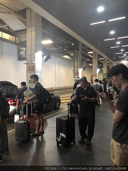 APP叫車系統在KLIA2搭乘位置L1 Door 4 或 5