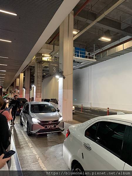 APP叫車系統在KLIA2搭乘位置L1 Door 4 或 5