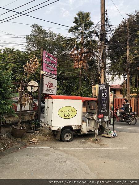 清邁河邊吃船麵-Hoi Khaa Rim Ping nood