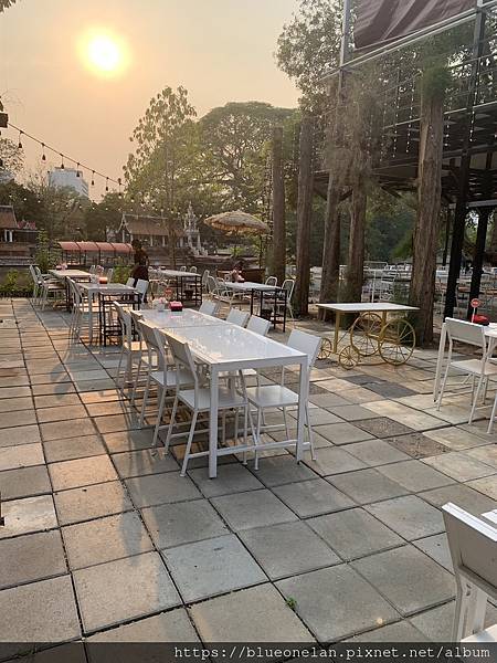 清邁河邊吃船麵-Hoi Khaa Rim Ping nood