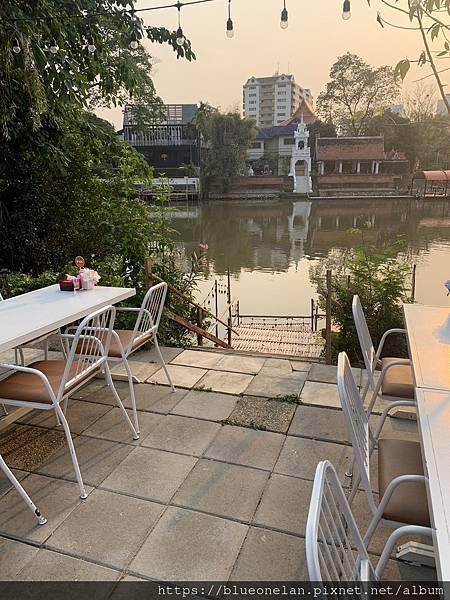 清邁河邊吃船麵-Hoi Khaa Rim Ping nood