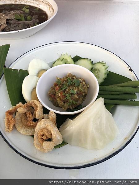 清邁河邊吃船麵-Hoi Khaa Rim Ping nood