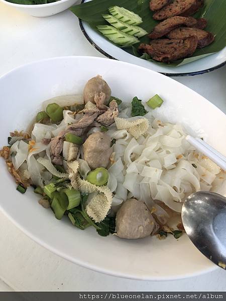 清邁河邊吃船麵-Hoi Khaa Rim Ping nood