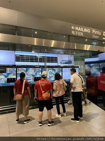 APP叫車系統在KLIA2搭乘位置L1 Door 4 或 5 APP叫車系統在KLIA2搭乘位置L1 Door 4 或 5