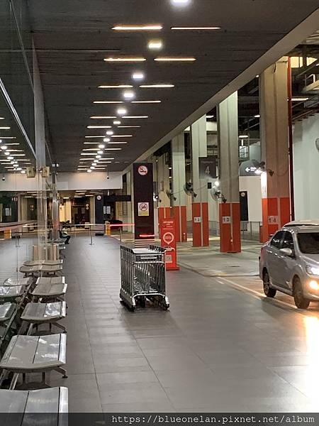 APP叫車系統在KLIA2搭乘位置L1 Door 4 或 5 APP叫車系統在KLIA2搭乘位置L1 Door 4 或 5