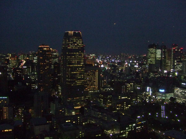 個人覺得東京鐵塔夜景比六本木遜色