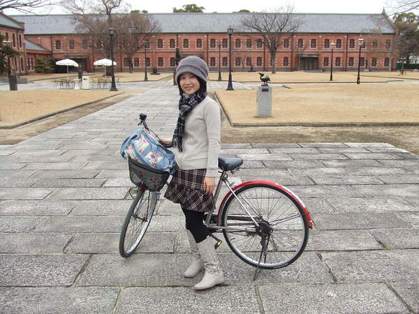 騎腳踏車逛姬路城附近，看到的美術館