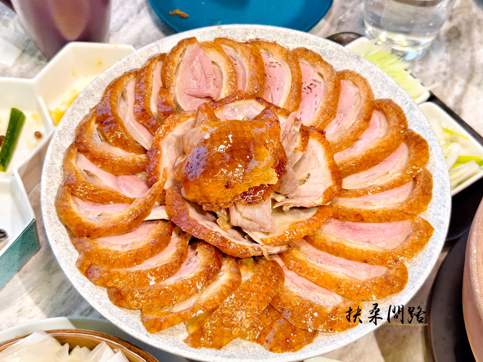 【新竹美食】享鴨新竹北大店｜酥脆多汁的櫻桃鴨｜兩個人也可以吃