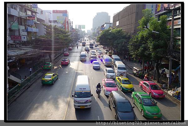 泰國曼谷《曼谷街頭一景》車況.jpg