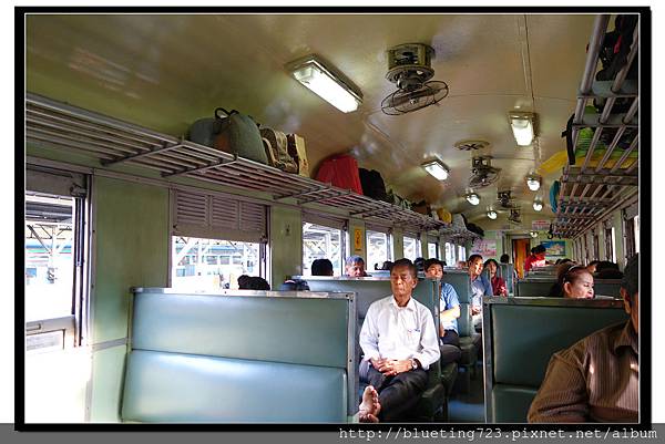 泰國大城府《邦芭茵夏宮Bang Pa-in》火車5.jpg
