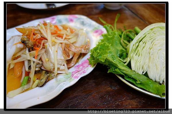 泰國曼谷《Fun Dalob》涼拌海鮮.jpg