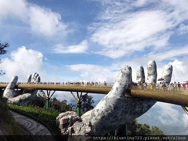 越南峴港Da Nang《巴拿山Sun World Ba Na Hills》Golden Bridge黃金佛手橋3.jpg