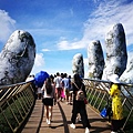 越南峴港Da Nang《巴拿山Sun World Ba Na Hills》Golden Bridge黃金佛手橋8.jpg