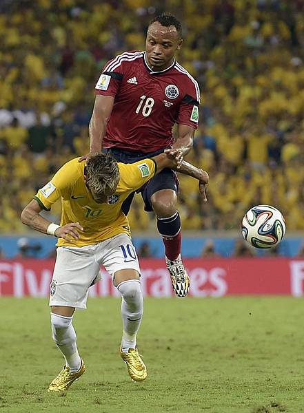 2014世界盃足球賽-8強--0705-巴西 vs哥倫比亞-Neymar 受傷的一幕.jpg