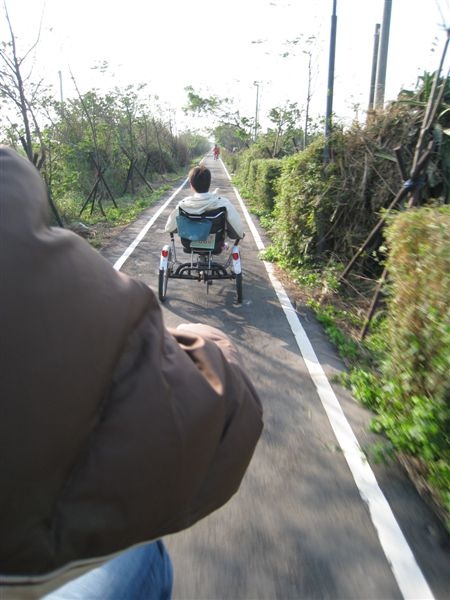 很詭異的車……