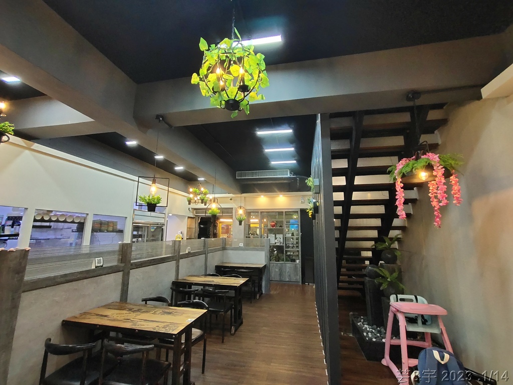 新竹市東區 の 炊牛大叔飯飽包
